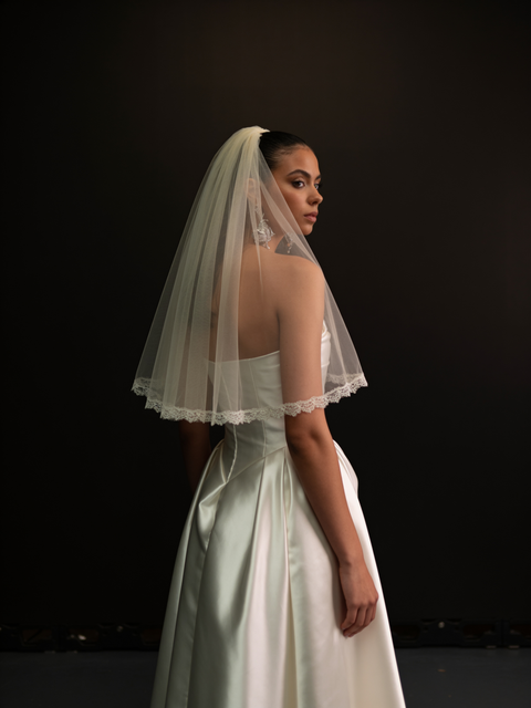 Shoulder length veil